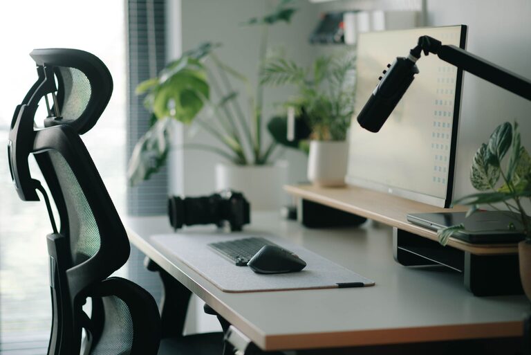 How to Choose a Comfortable Desk Chair for Long Hours